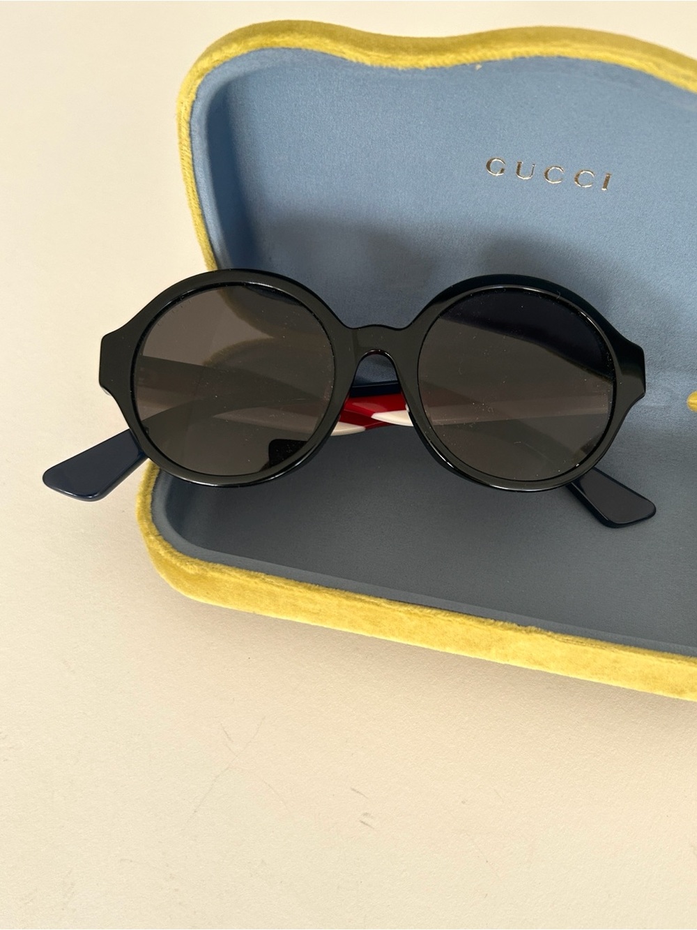 Gucci Black Round Frame Sunglasses with Red-White Temple Accent